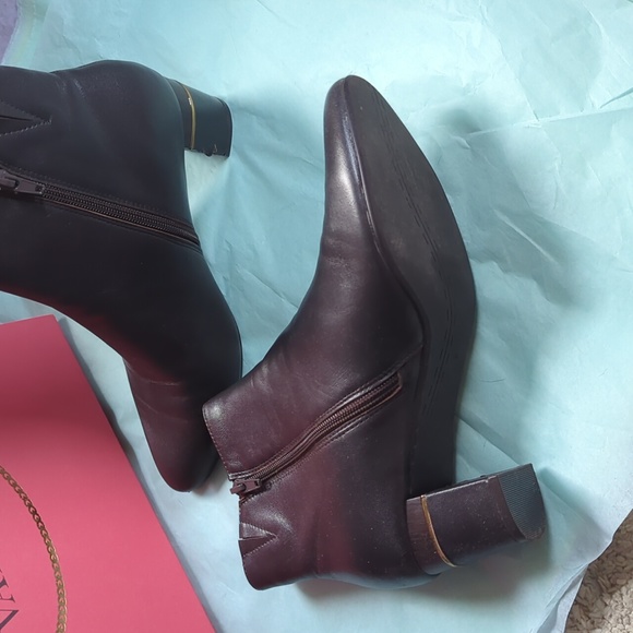 Vaneli Ankle Boots women size 9 Dark Brown Leather with gold accent - Picture 2 of 6